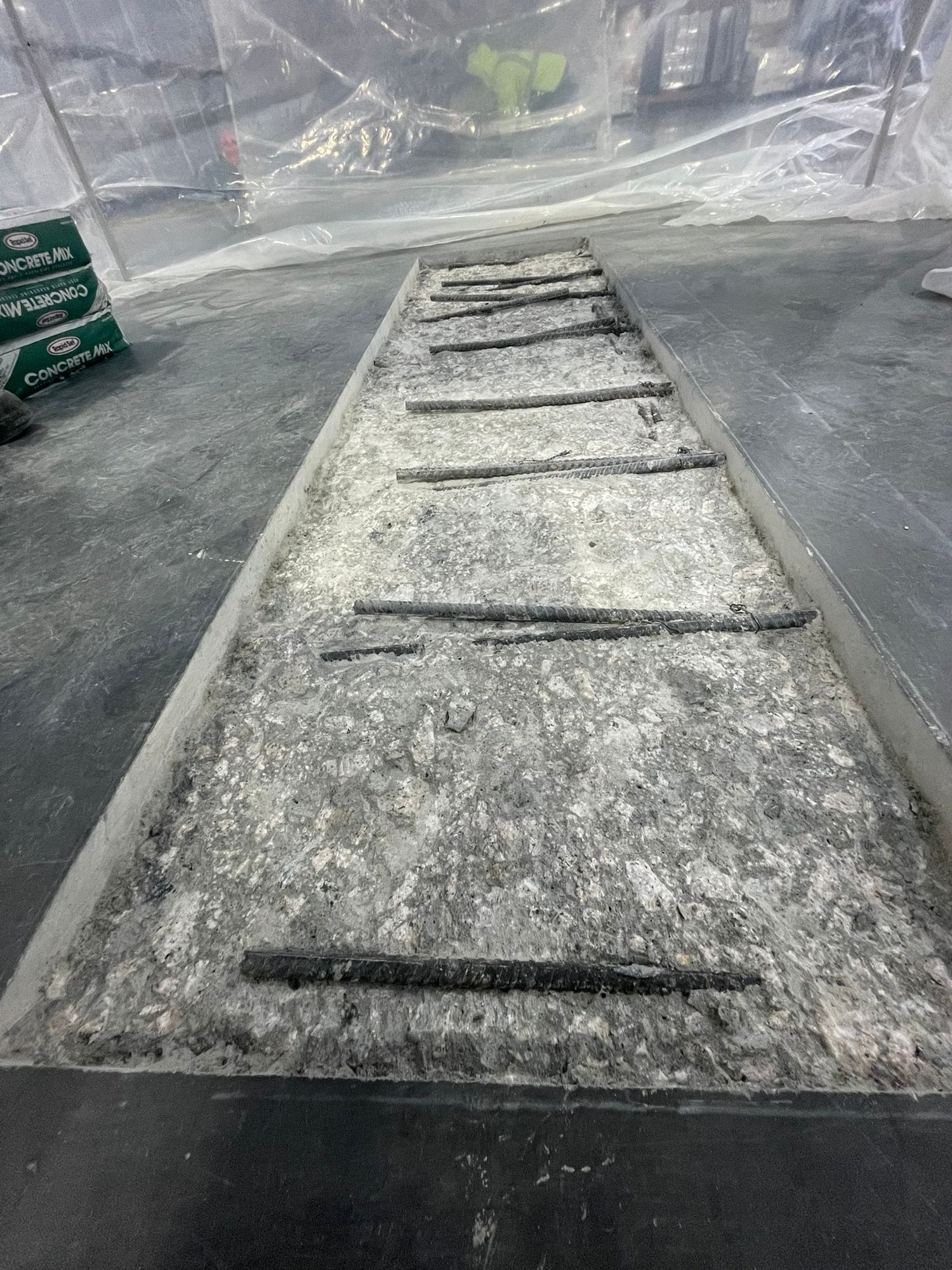 Réfection de la surface présentant des barres d'armature apparentes - Avant